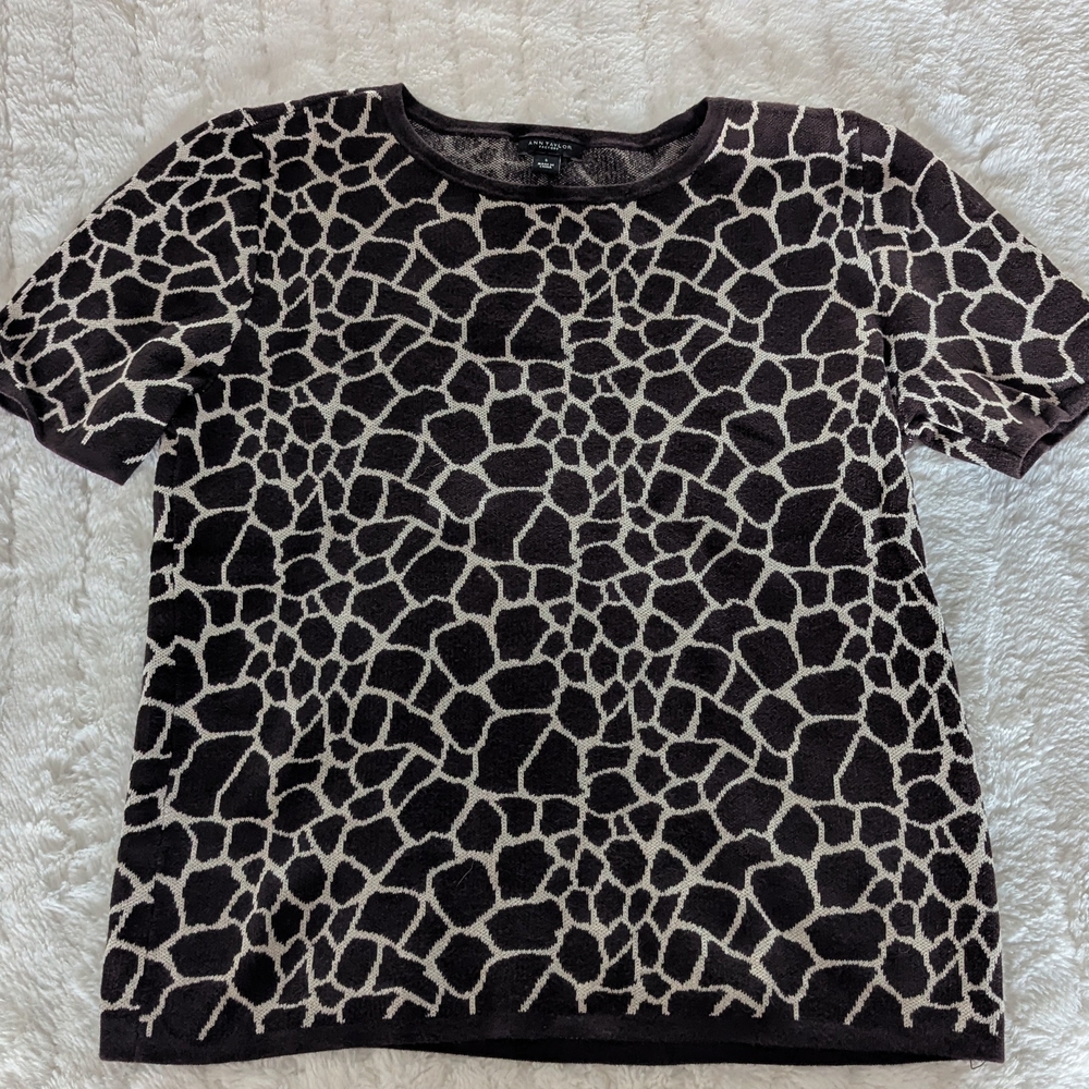 Anne Taylor Factory Giraffe Print Women's Short Sleeved Cotton Sweater. Sz Small